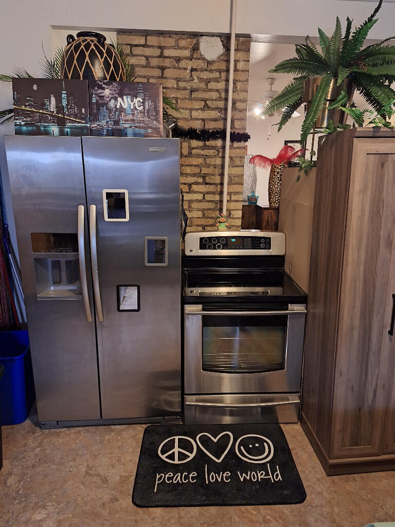 1753 North Marshall Street Milwaukee, WI 53202 - Photo 13 of 24 12