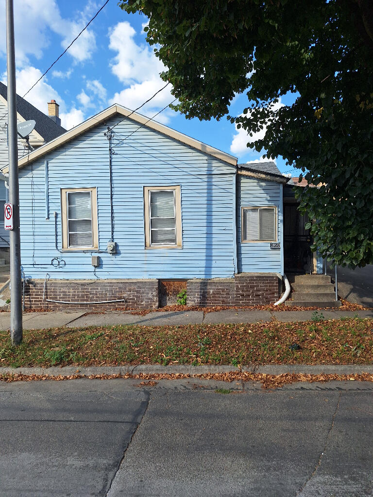 1753 North Marshall Street Milwaukee, WI 53202 - Photo 18 of 24 17