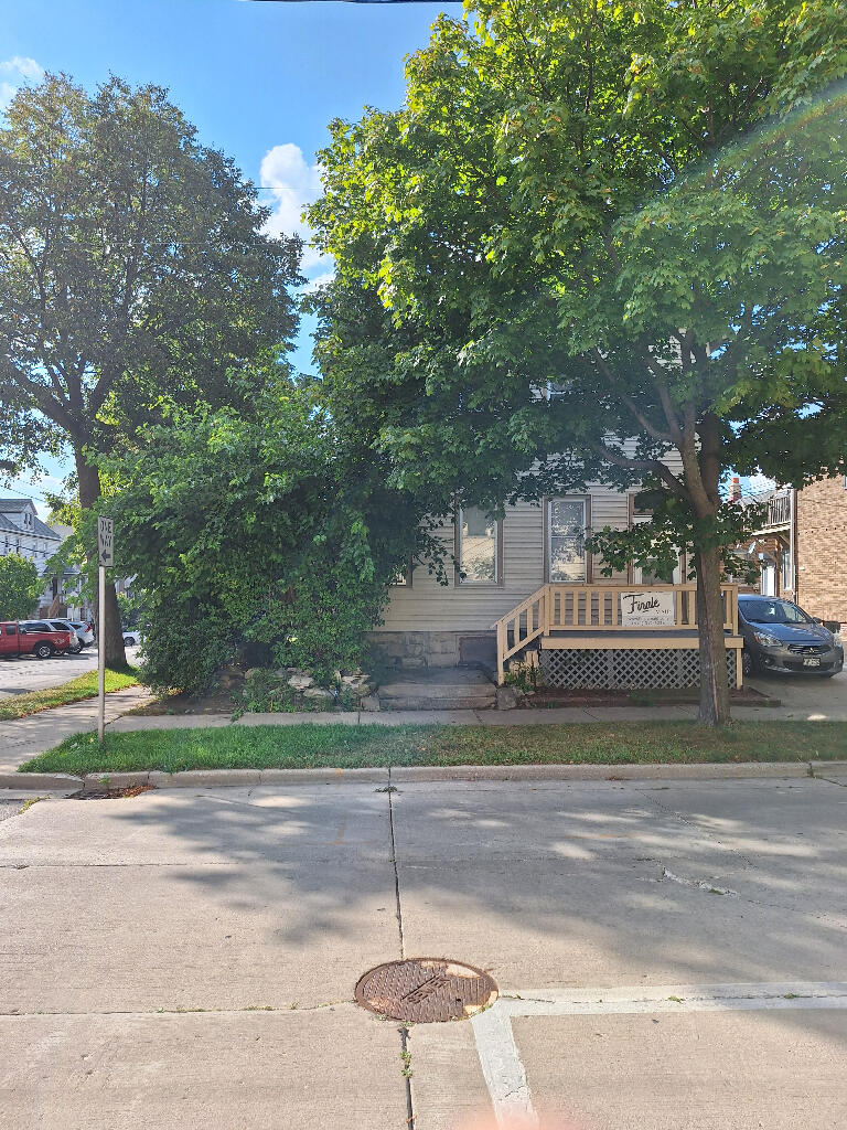 1753 North Marshall Street Milwaukee, WI 53202 - Photo 24 of 24 23