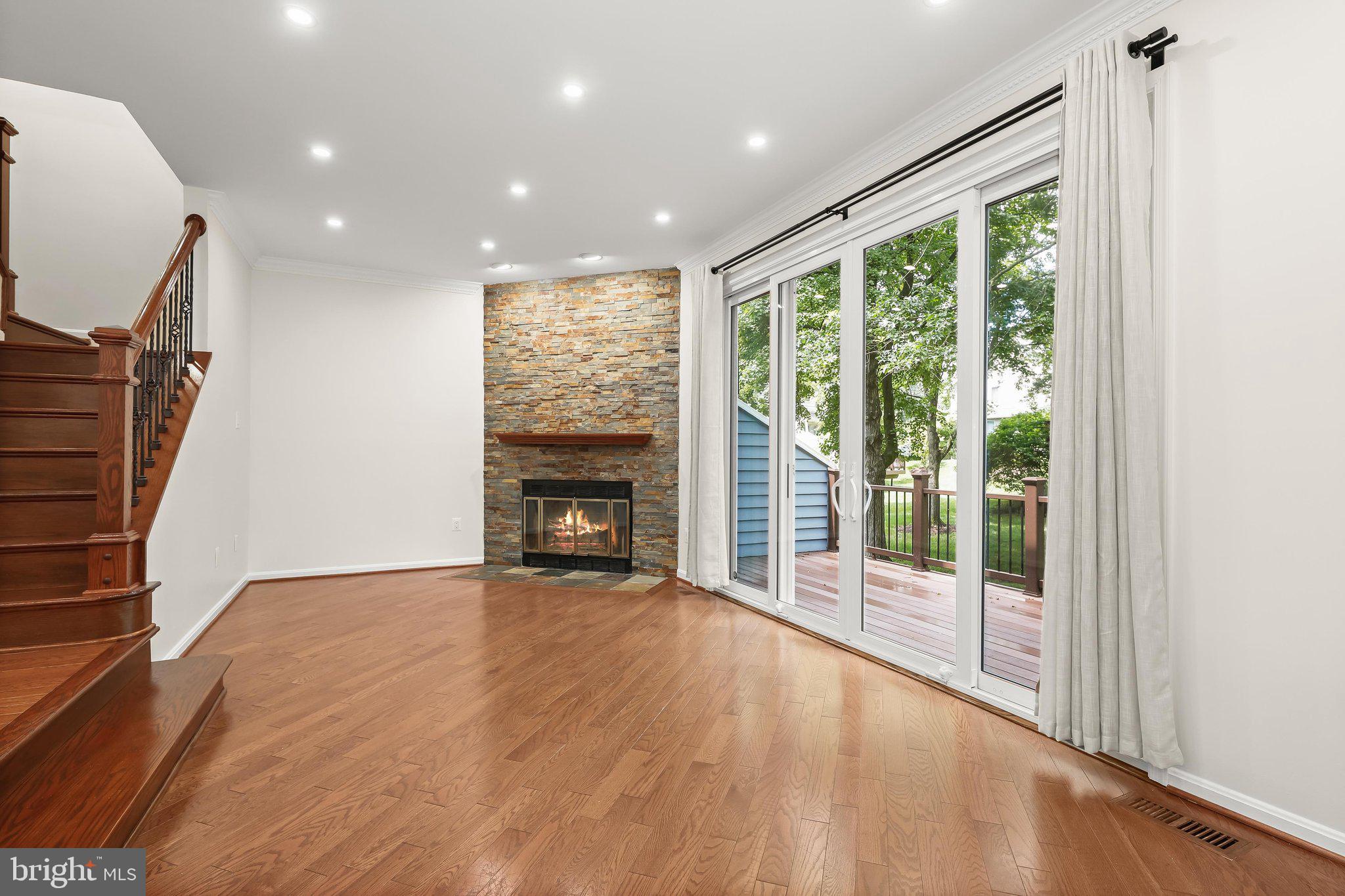 5189 Columbia Road, Unit 10 49 Columbia, MD 21044 - Photo 24 of 55 Corner fireplace