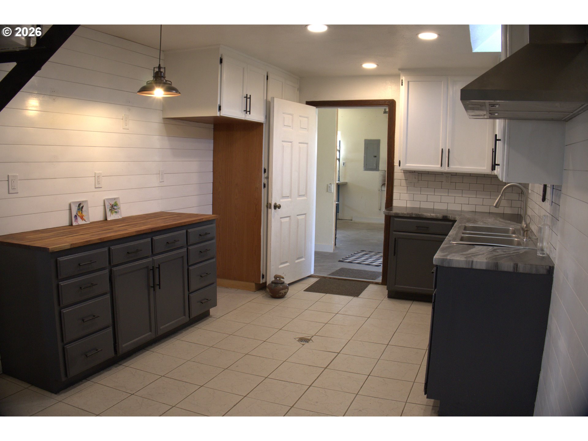 55821 Wildhorse Road Weston, OR 97886 - Photo 9 of 33 a kitchen with a sink and cabinets