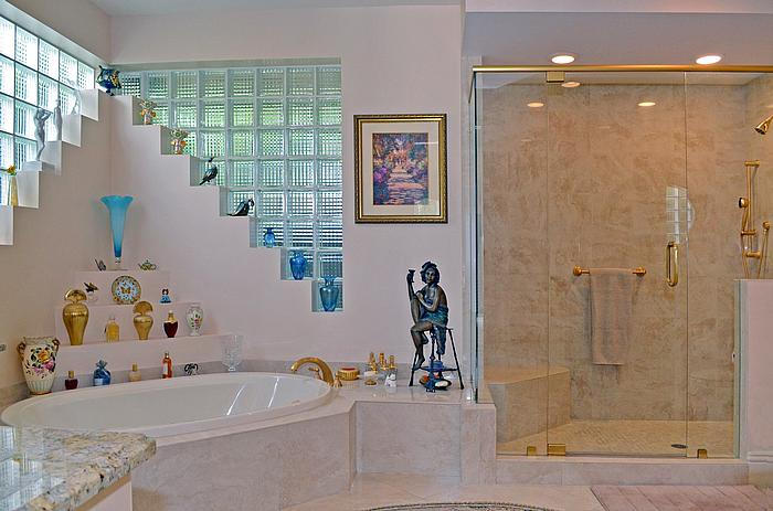 4245 Bocaire Boulevard Boca Raton, FL 33487 - Photo 8 of 11 hermasterbathroom_700