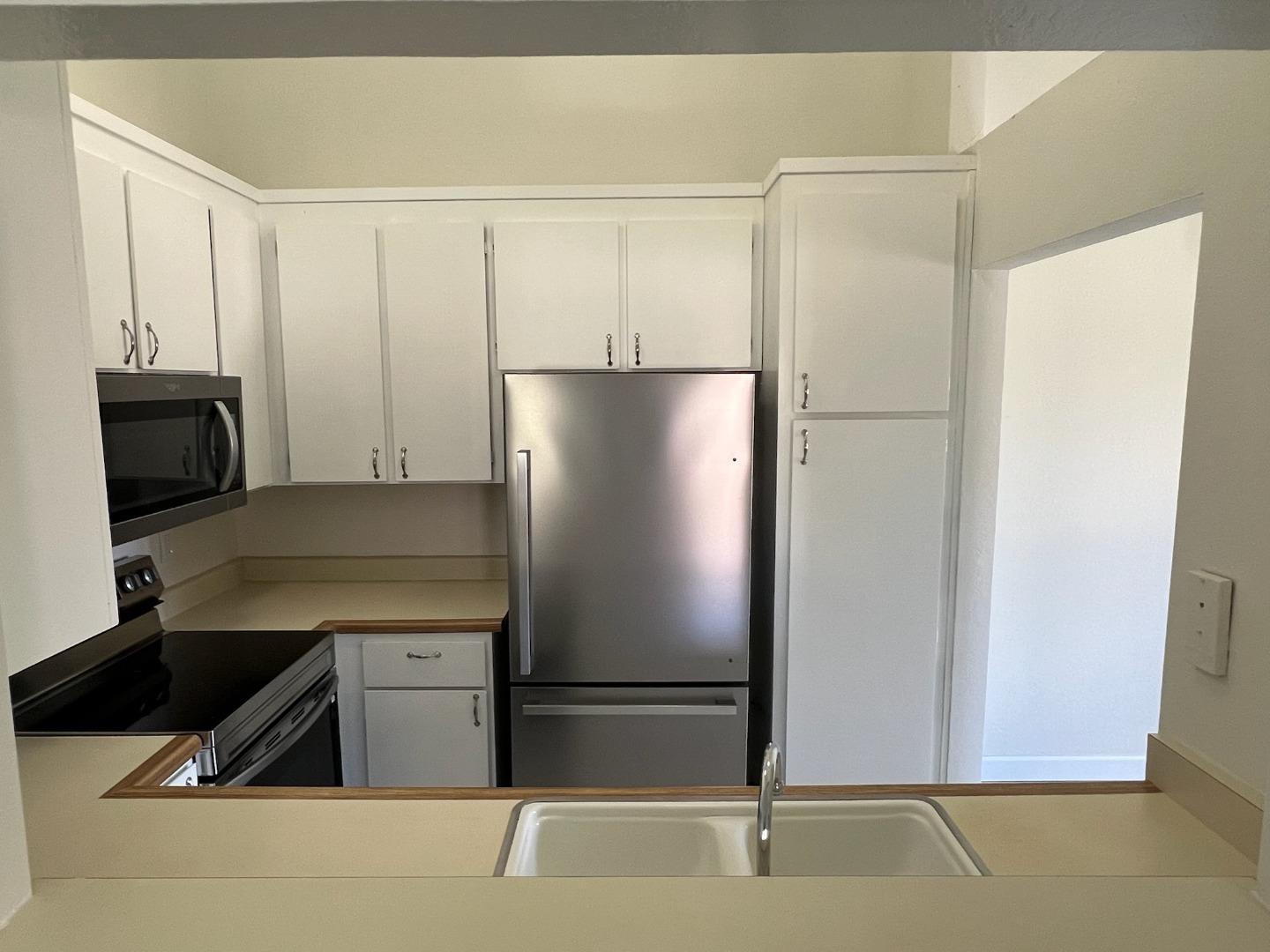 1460 Alma Loop San Jose, CA 95125 - Photo 4 of 14 a refrigerator freezer sitting in a kitchen