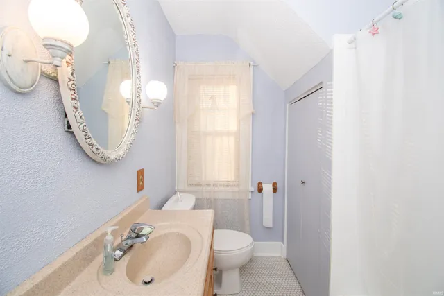 $199,900 | 813 East Mitchell Street, Kendallville, IN 46755