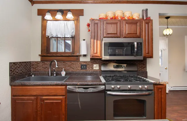 $199,900 | 813 East Mitchell Street, Kendallville, IN 46755