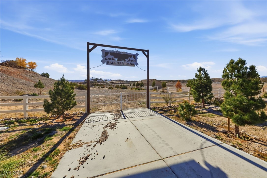 1285 Embry Avenue Moapa, NV 89025 - Photo 87 of 98 View of patio / terrace featuring a gate