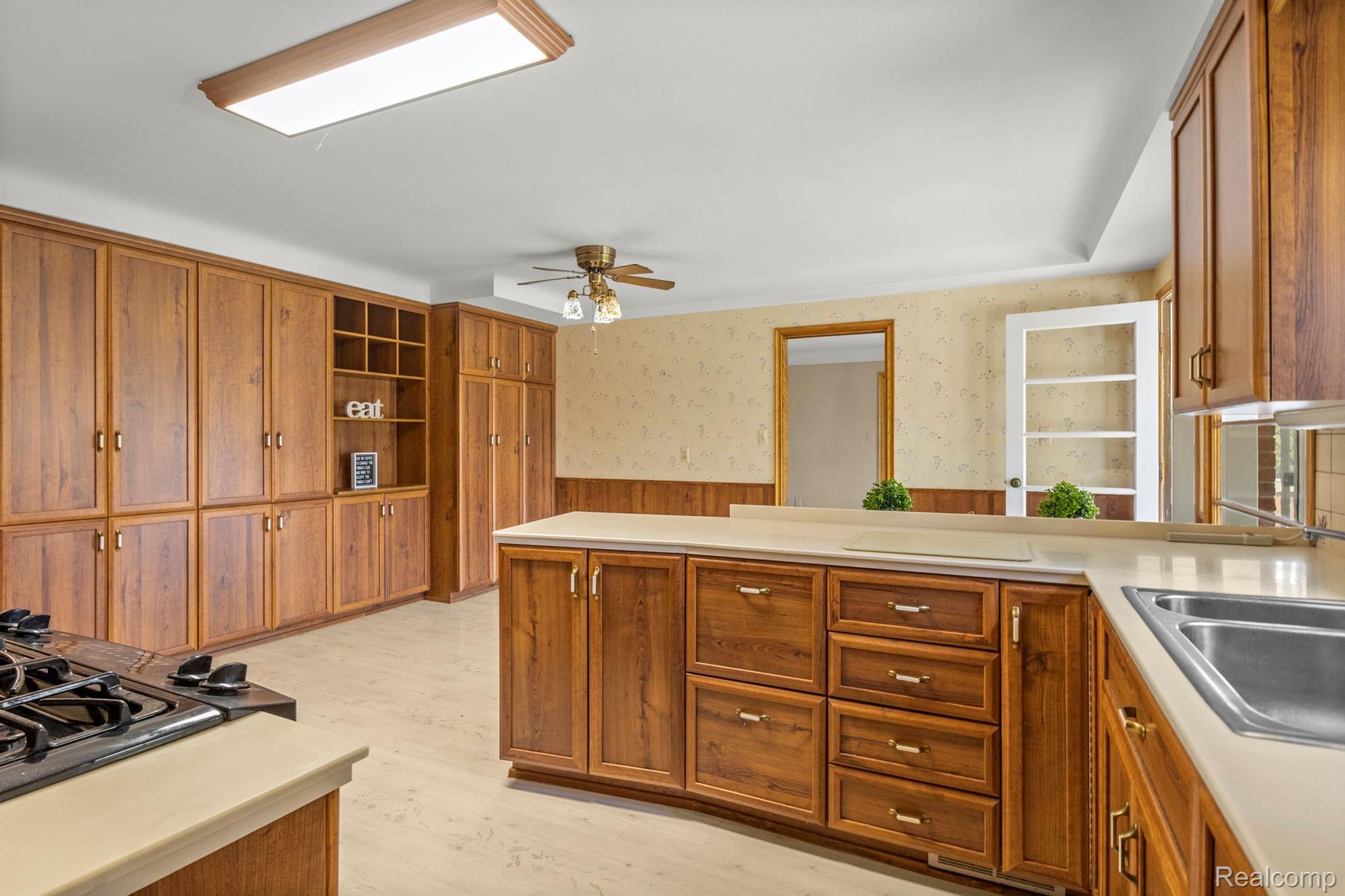 451 South Gulley Road Dearborn, MI 48124 - Photo 17 of 41 Kitchen