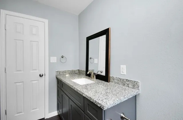 $1,250 | 7919 Brays Street, Unit B, Houston, TX 77012