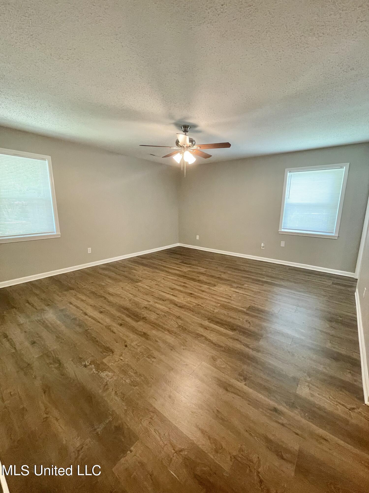 2995 Valleybrook Road Horn Lake, MS 38637 - Photo 7 of 16 Living Room