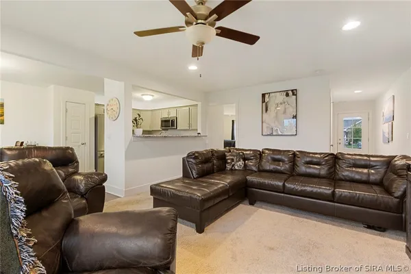$285,000 | 817 Wolf Run Pk Boulevard, Jeffersonville, IN 47130