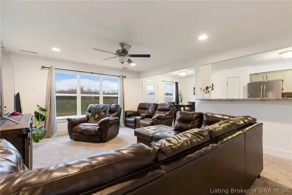 $285,000 | 817 Wolf Run Pk Boulevard, Jeffersonville, IN 47130