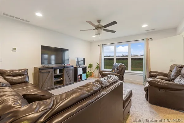 $285,000 | 817 Wolf Run Pk Boulevard, Jeffersonville, IN 47130