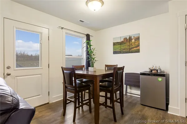 $285,000 | 817 Wolf Run Pk Boulevard, Jeffersonville, IN 47130