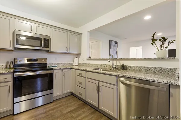 $285,000 | 817 Wolf Run Pk Boulevard, Jeffersonville, IN 47130