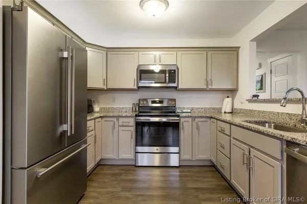 $285,000 | 817 Wolf Run Pk Boulevard, Jeffersonville, IN 47130