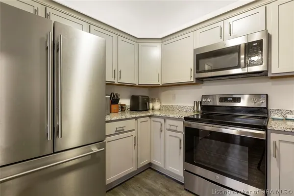 $285,000 | 817 Wolf Run Pk Boulevard, Jeffersonville, IN 47130