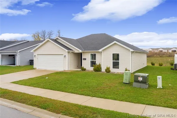 $285,000 | 817 Wolf Run Pk Boulevard, Jeffersonville, IN 47130