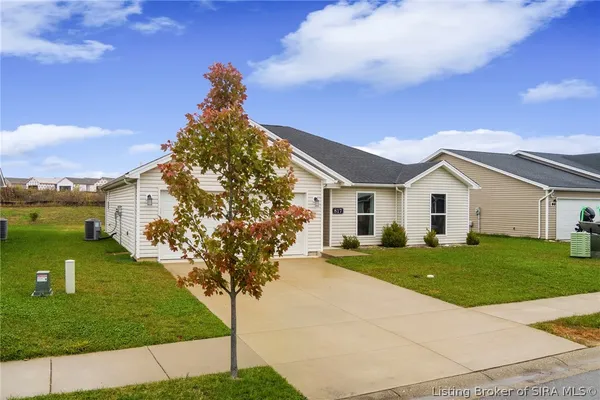 $285,000 | 817 Wolf Run Pk Boulevard, Jeffersonville, IN 47130