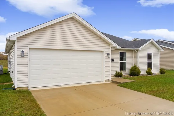 $285,000 | 817 Wolf Run Pk Boulevard, Jeffersonville, IN 47130