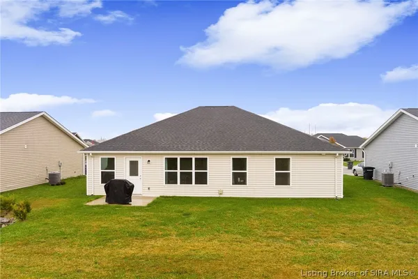 $285,000 | 817 Wolf Run Pk Boulevard, Jeffersonville, IN 47130