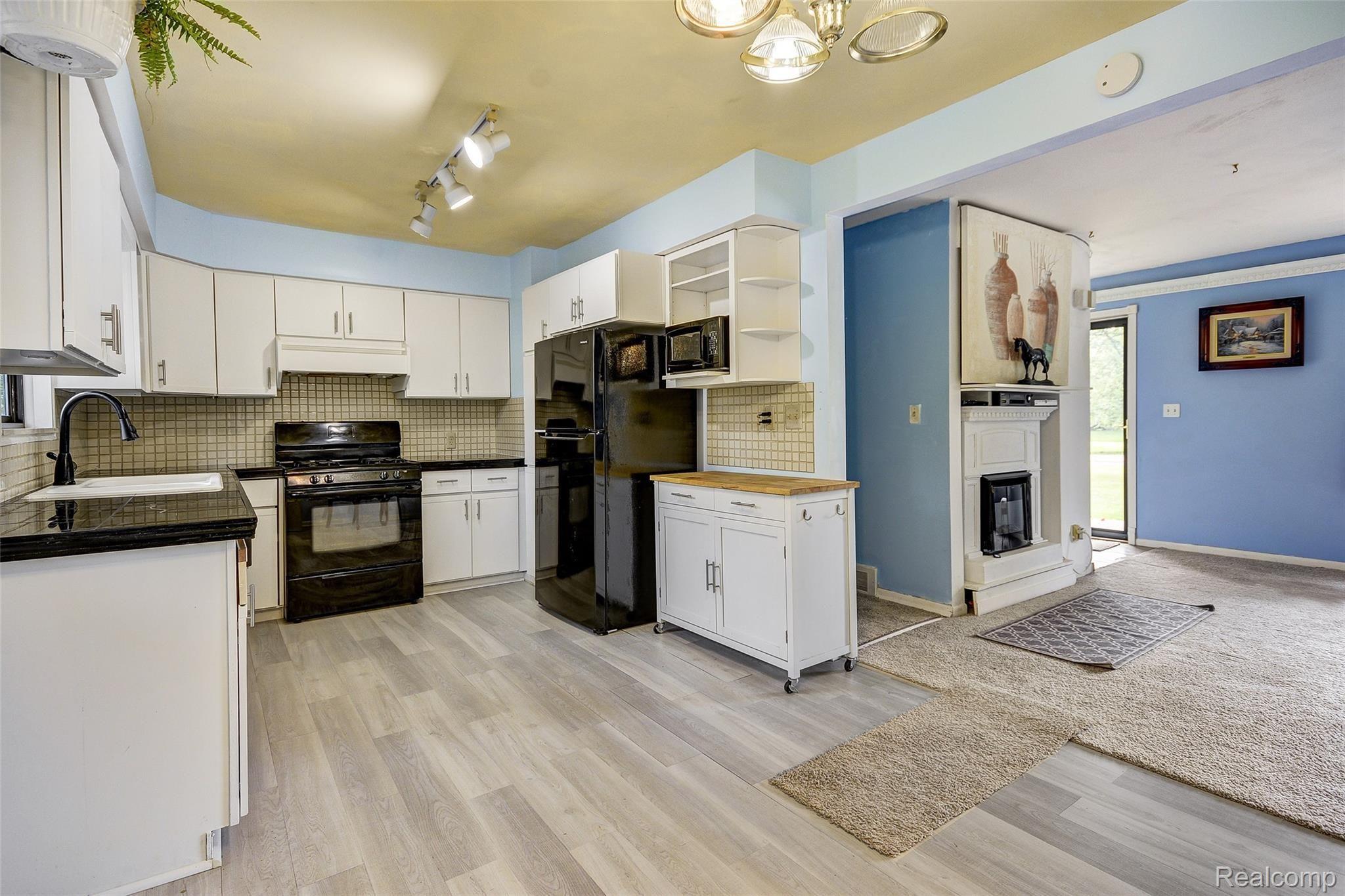 8110 Linden Road Fenton, MI 48430 - Photo 17 of 58 Linden (7).jpg