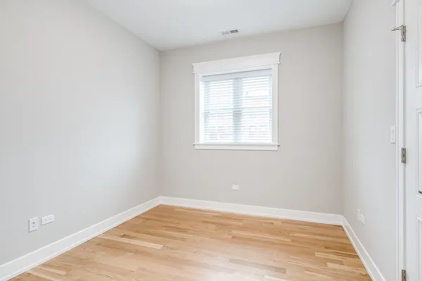 $3,300 | 2145 South Halsted Street, Unit 4S, Chicago, IL 60608