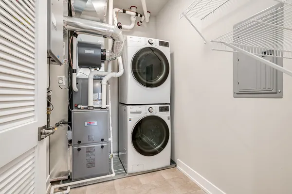 $3,300 | 2145 South Halsted Street, Unit 4S, Chicago, IL 60608