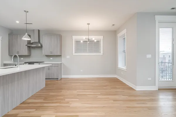 $3,300 | 2145 South Halsted Street, Unit 4S, Chicago, IL 60608