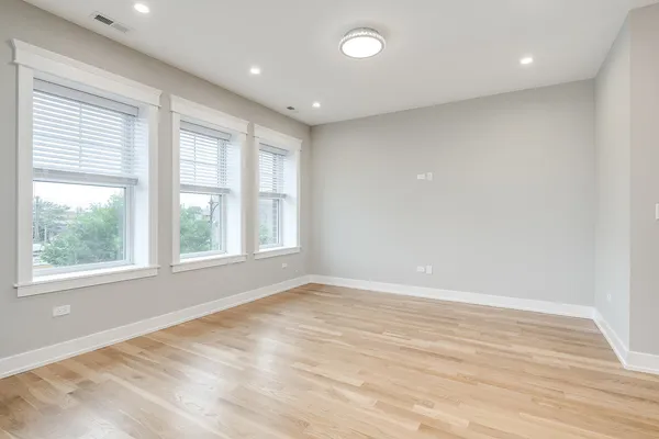 $3,300 | 2145 South Halsted Street, Unit 4S, Chicago, IL 60608