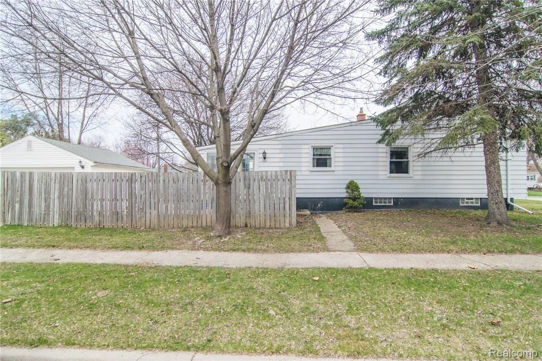 1340 Hampton Road Mount Clemens, MI 48043 - Photo 39 of 39 DSC_1071.jpg
