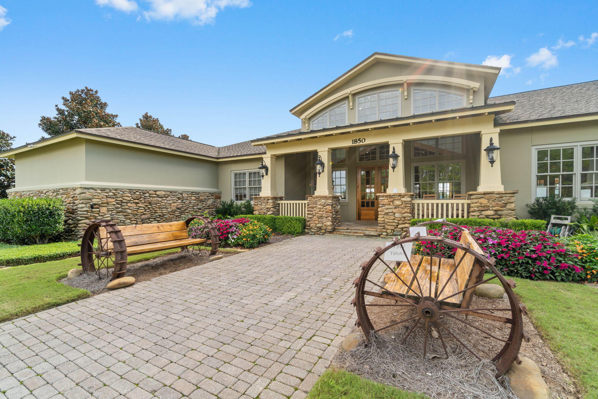 462 Mango Lane Freeport, FL 32439 - Photo 41 of 67 a front view of house with an outdoor seating