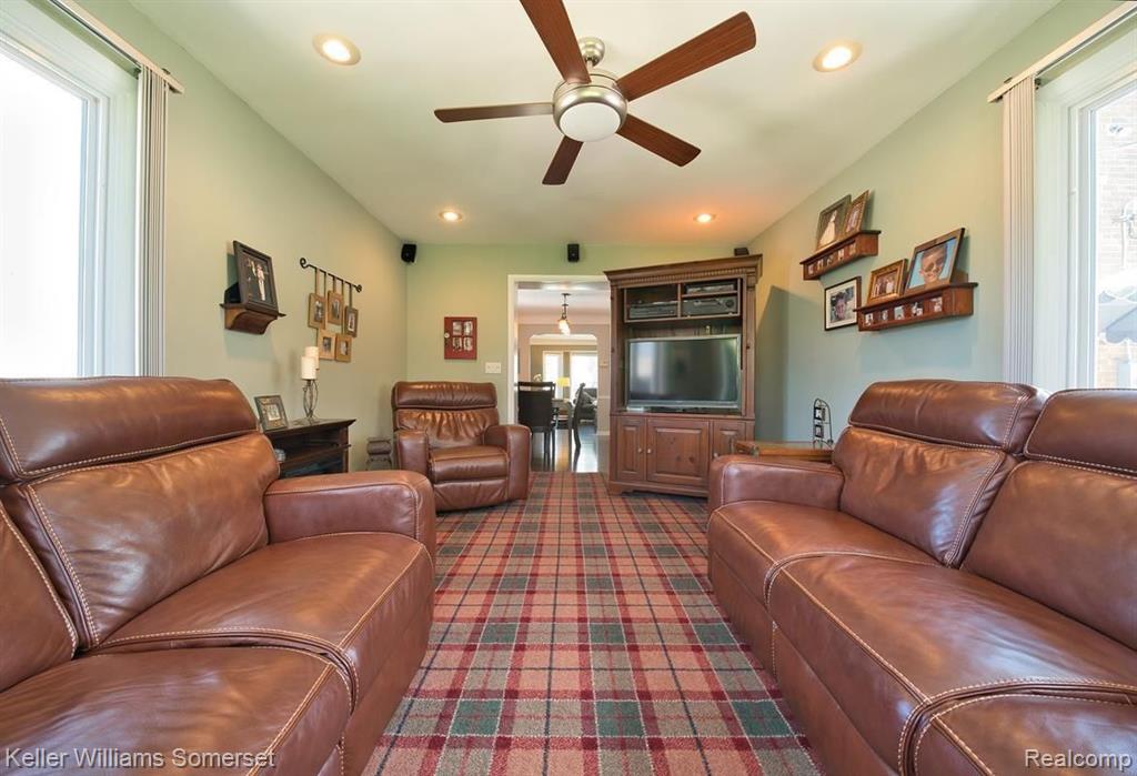 20045 Holiday Road Grosse Pointe Woods, MI 48236 - Photo 20 of 40