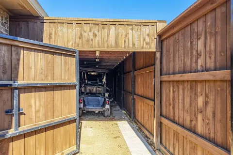 $1,050,000 | 3332 Gatwick Place, Farmers Branch, TX 75234