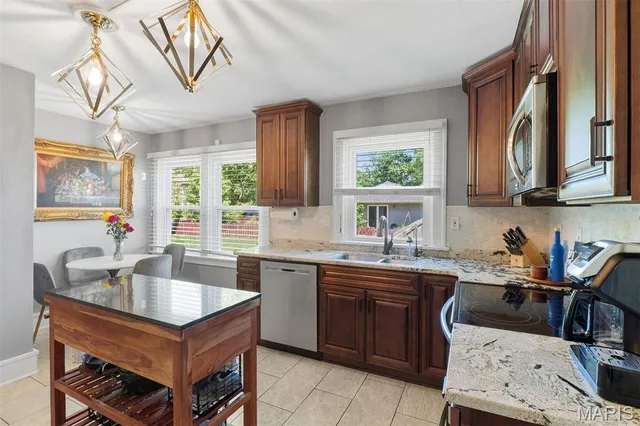 $575,000 | 1016 Forest Avenue, Kirkwood, MO 63122