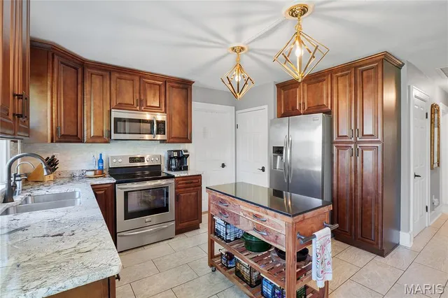 $575,000 | 1016 Forest Avenue, Kirkwood, MO 63122