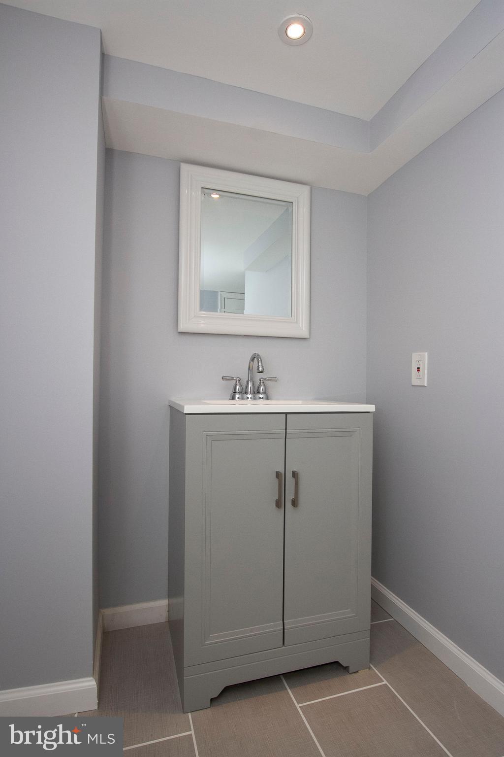 7044 Dunhill Road Baltimore, MD 21222 - Photo 30 of 36