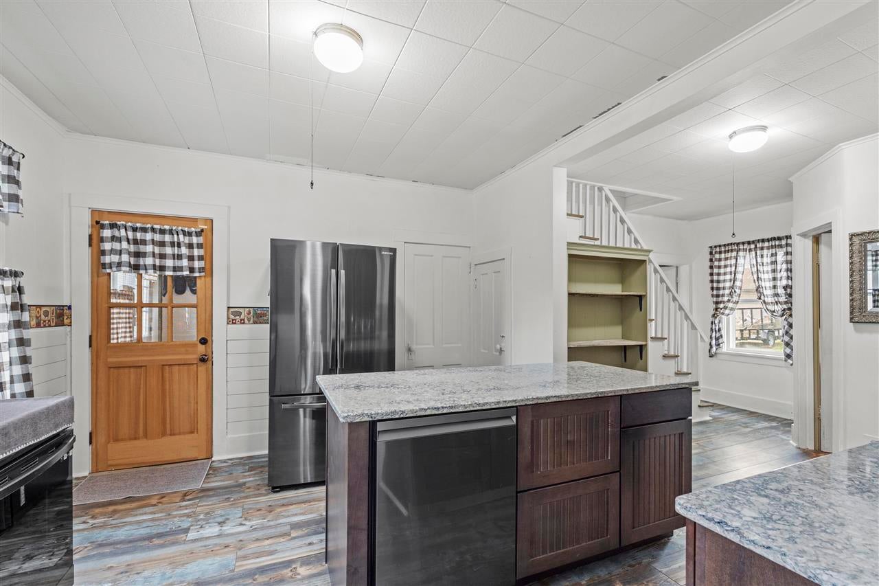 3802 Tipton Road Muscatine, IA 52761 - Photo 8 of 44 Gallery Image 8