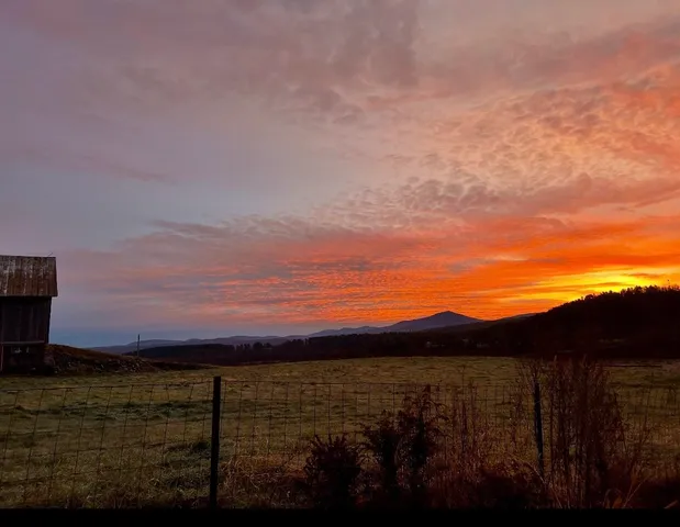 $391,500 | 5887 Vt Route 5, Newbury, VT 05051