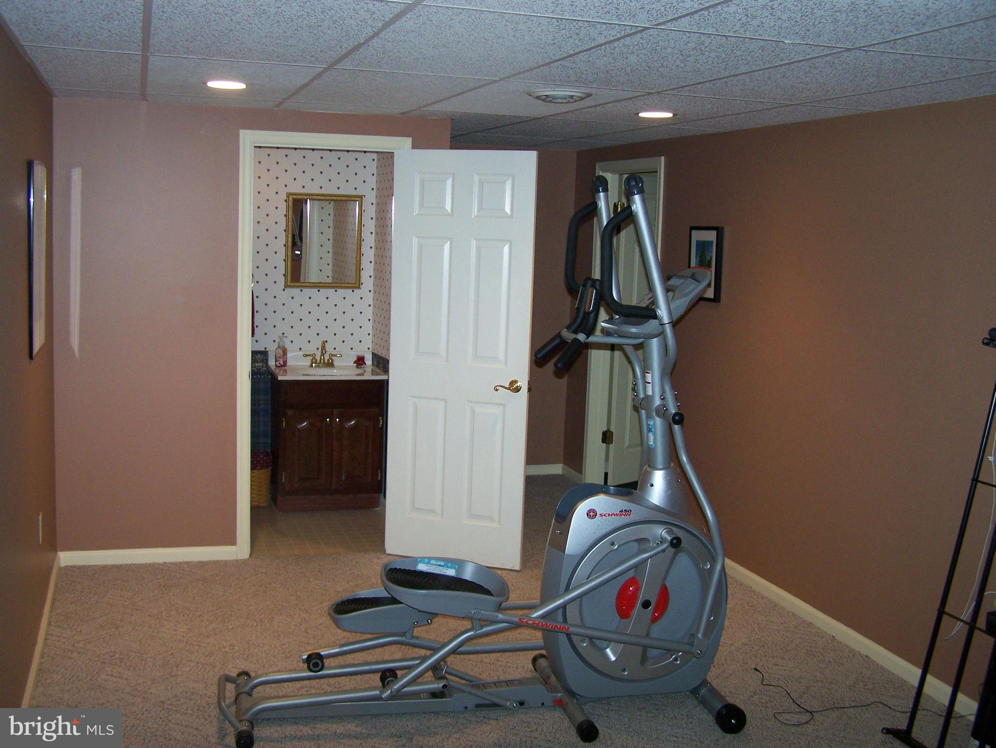200 Mill Road Burlington, NJ 08016 - Photo 28 of 38 Guest room with private half bathroom