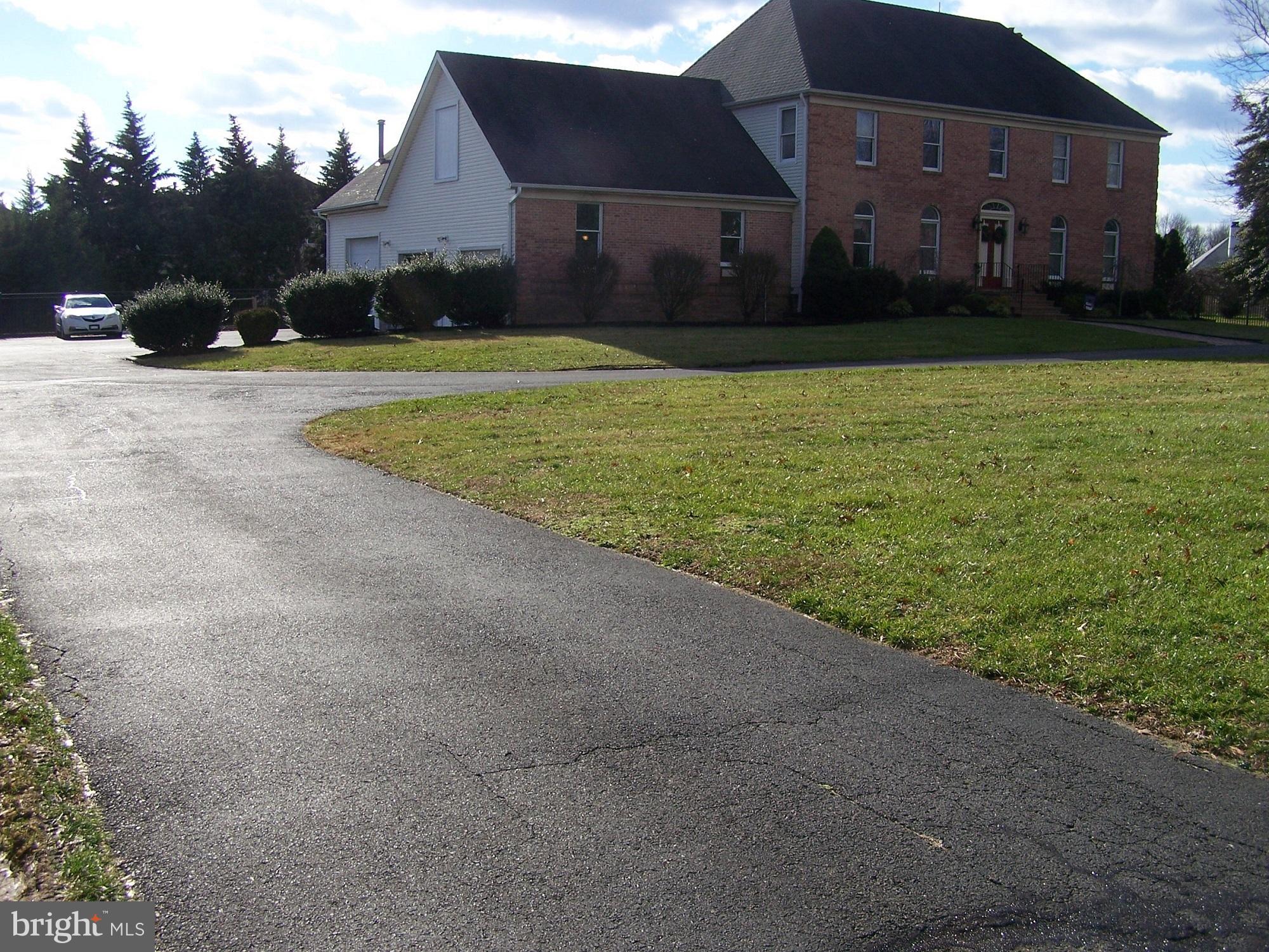 200 Mill Road Burlington, NJ 08016 - Photo 37 of 38 Very large horseshoe driveway