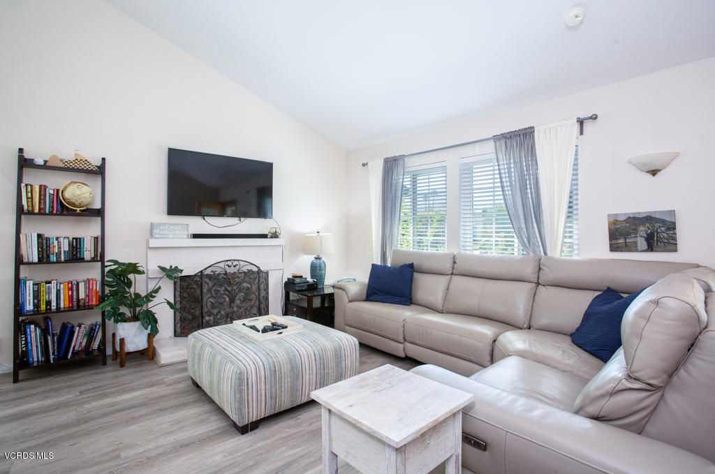 5689 Bloomfield Street Simi Valley, CA 93063 - Photo 2 of 25 5689 Bloomfield St-HSH Prod-9