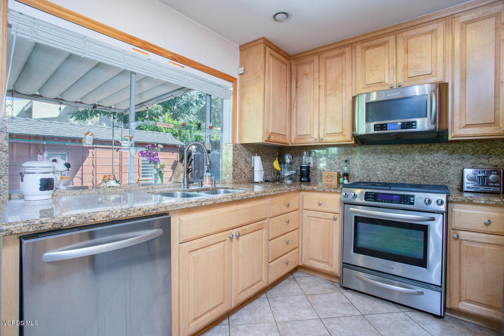 5689 Bloomfield Street Simi Valley, CA 93063 - Photo 11 of 25 5689 Bloomfield St-HSH Prod-14