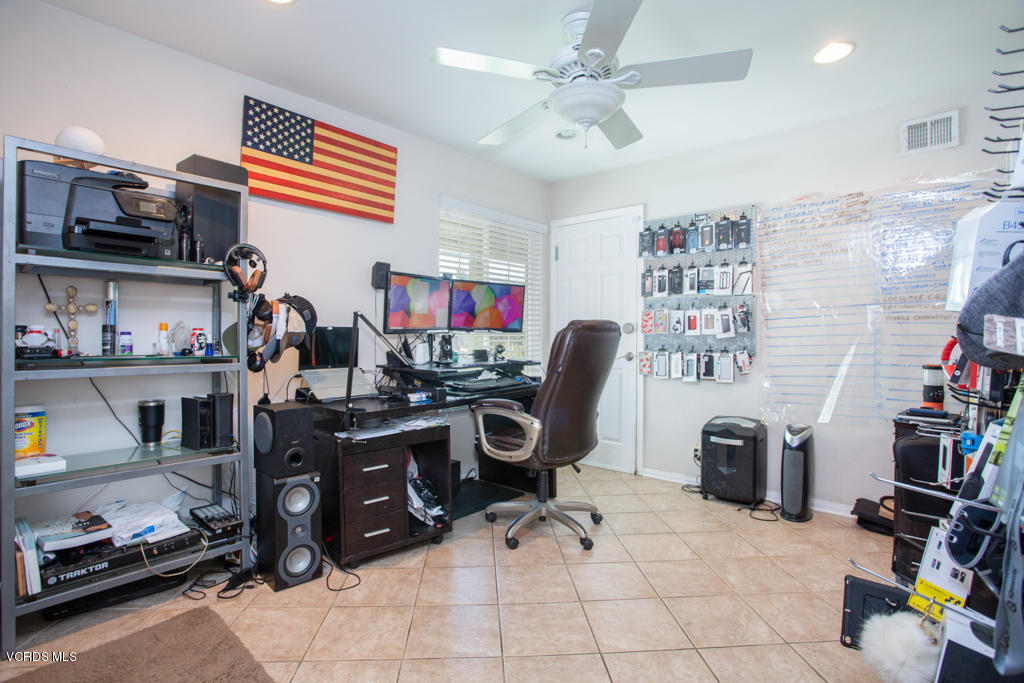 5689 Bloomfield Street Simi Valley, CA 93063 - Photo 18 of 25 5689 Bloomfield St-HSH Prod-1