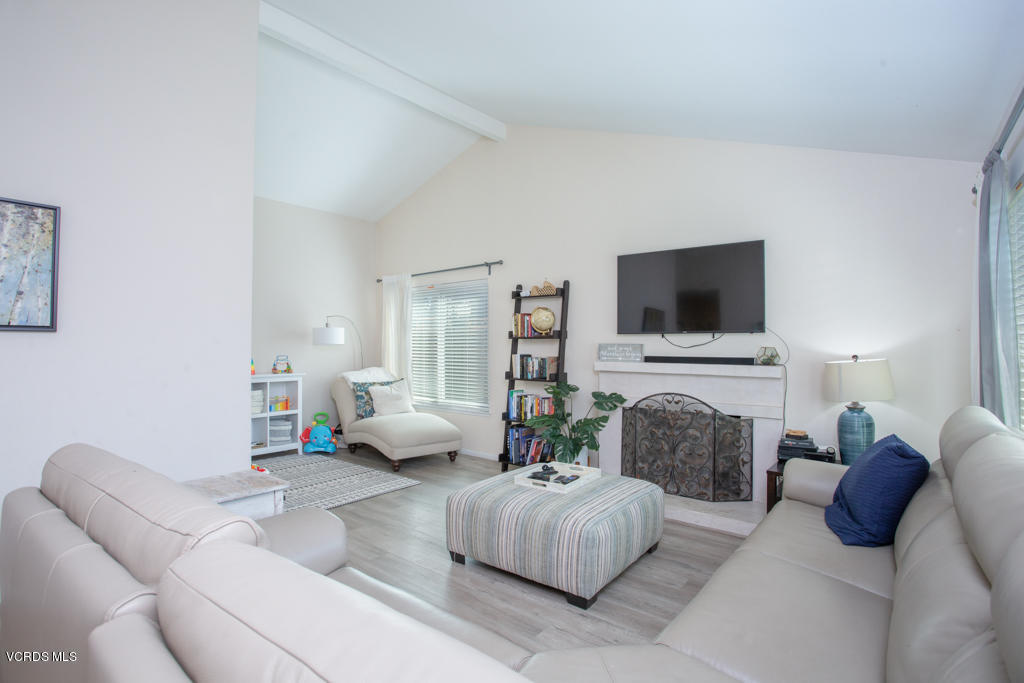 5689 Bloomfield Street Simi Valley, CA 93063 - Photo 6 of 25 5689 Bloomfield St-HSH Prod-11