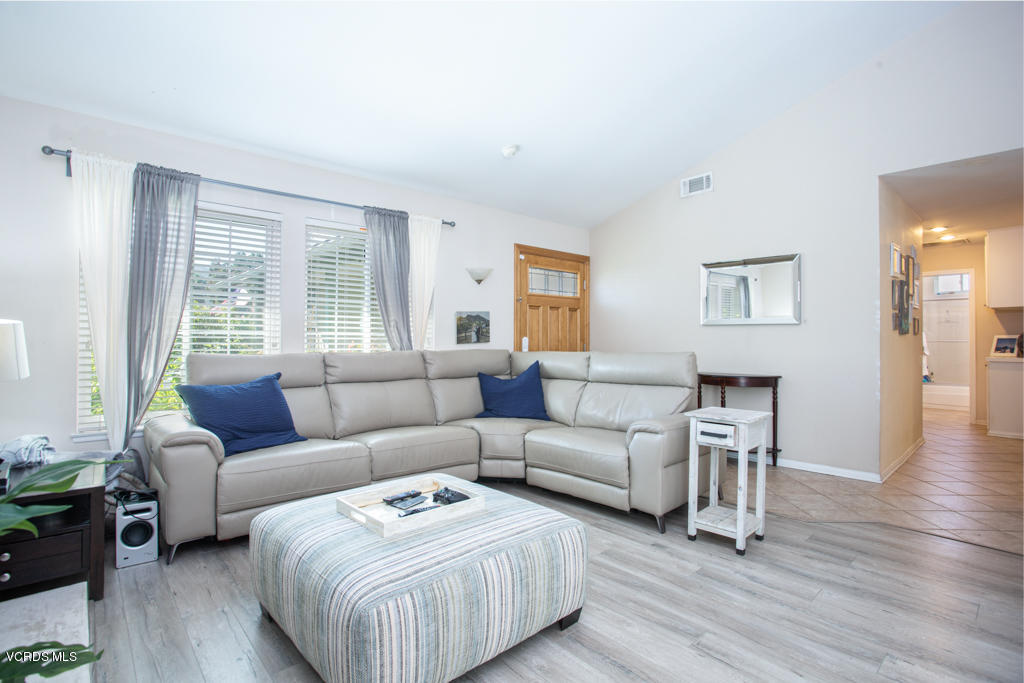 5689 Bloomfield Street Simi Valley, CA 93063 - Photo 7 of 25 5689 Bloomfield St-HSH Prod-10