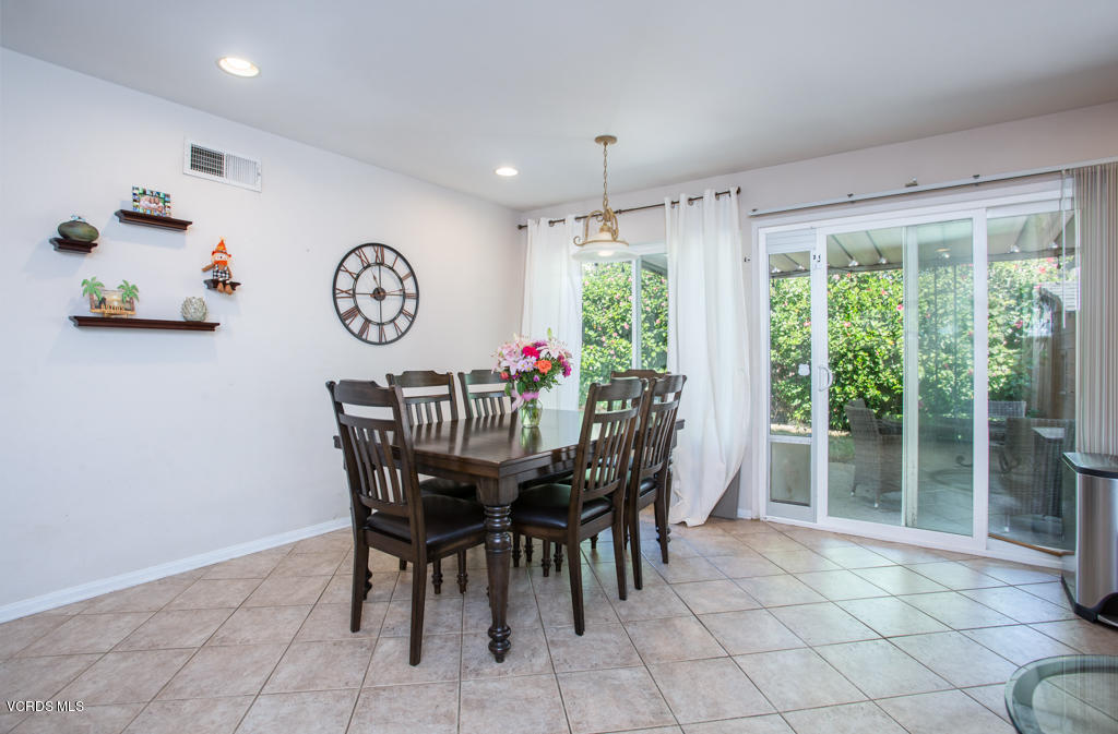 5689 Bloomfield Street Simi Valley, CA 93063 - Photo 9 of 25 5689 Bloomfield St-HSH Prod-16