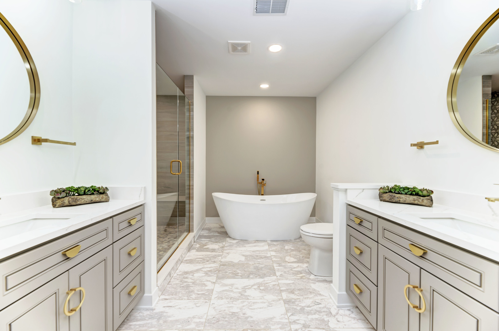 5927 Brookbank Road Downers Grove, IL 60516 - Photo 19 of 38 a spacious bathroom with a granite countertop sink and a mirror