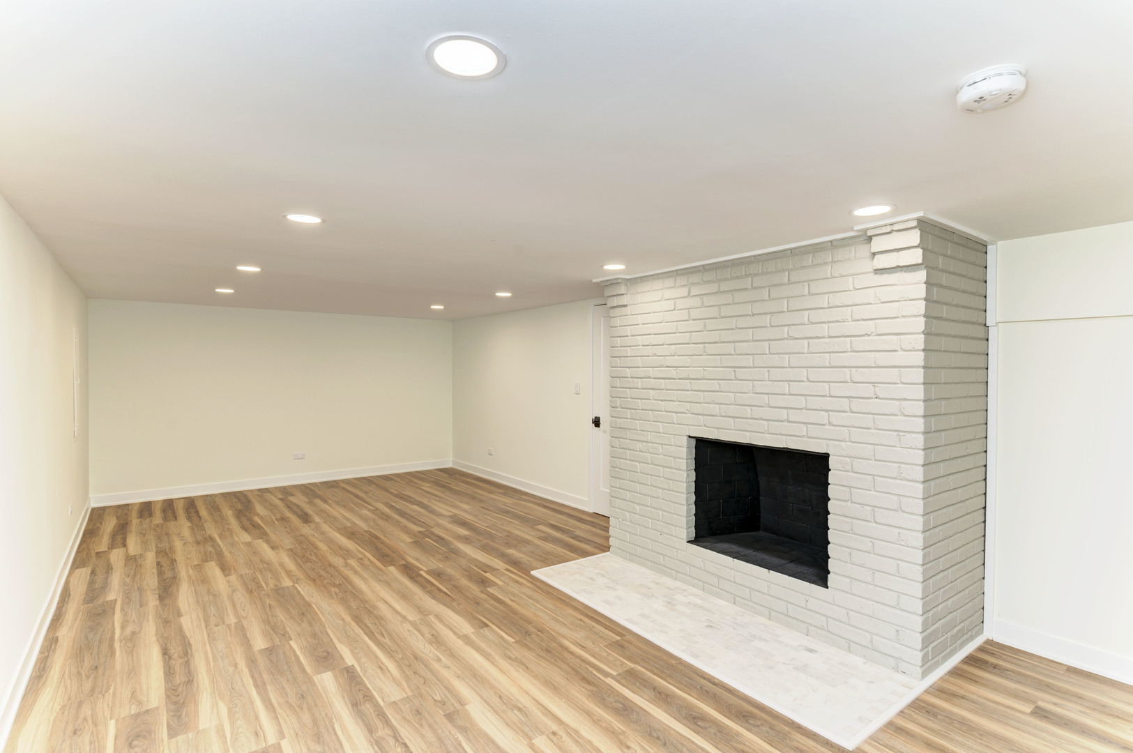 5927 Brookbank Road Downers Grove, IL 60516 - Photo 28 of 38 a view of empty room with wooden floor and fireplace