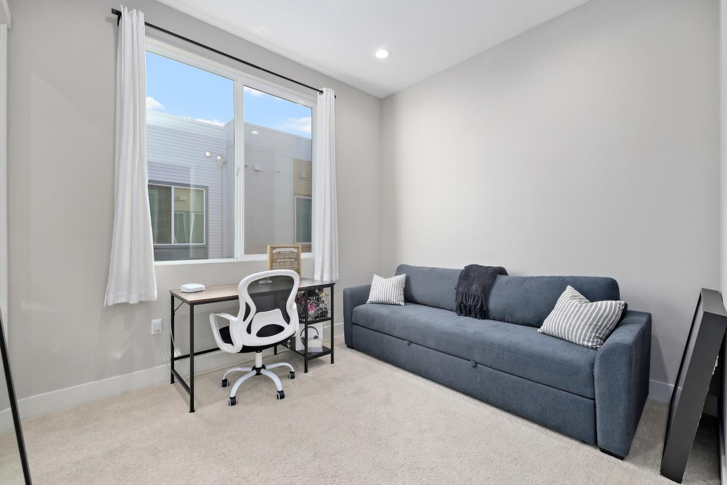 162 Nexus Loop San Jose, CA 95110 - Photo 13 of 19 a living room with furniture