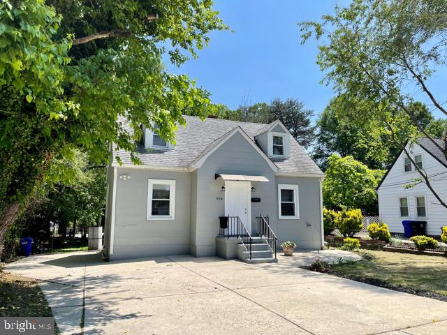 918 Nichols Drive Laurel, MD 20707 - Photo 2 of 107 Front Driveway